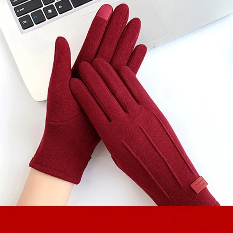 Warm Motorcycle Riding Gloves for Women: Fleece-Lined, Touchscreen-Compatible Design for Winter Outdoor Riding