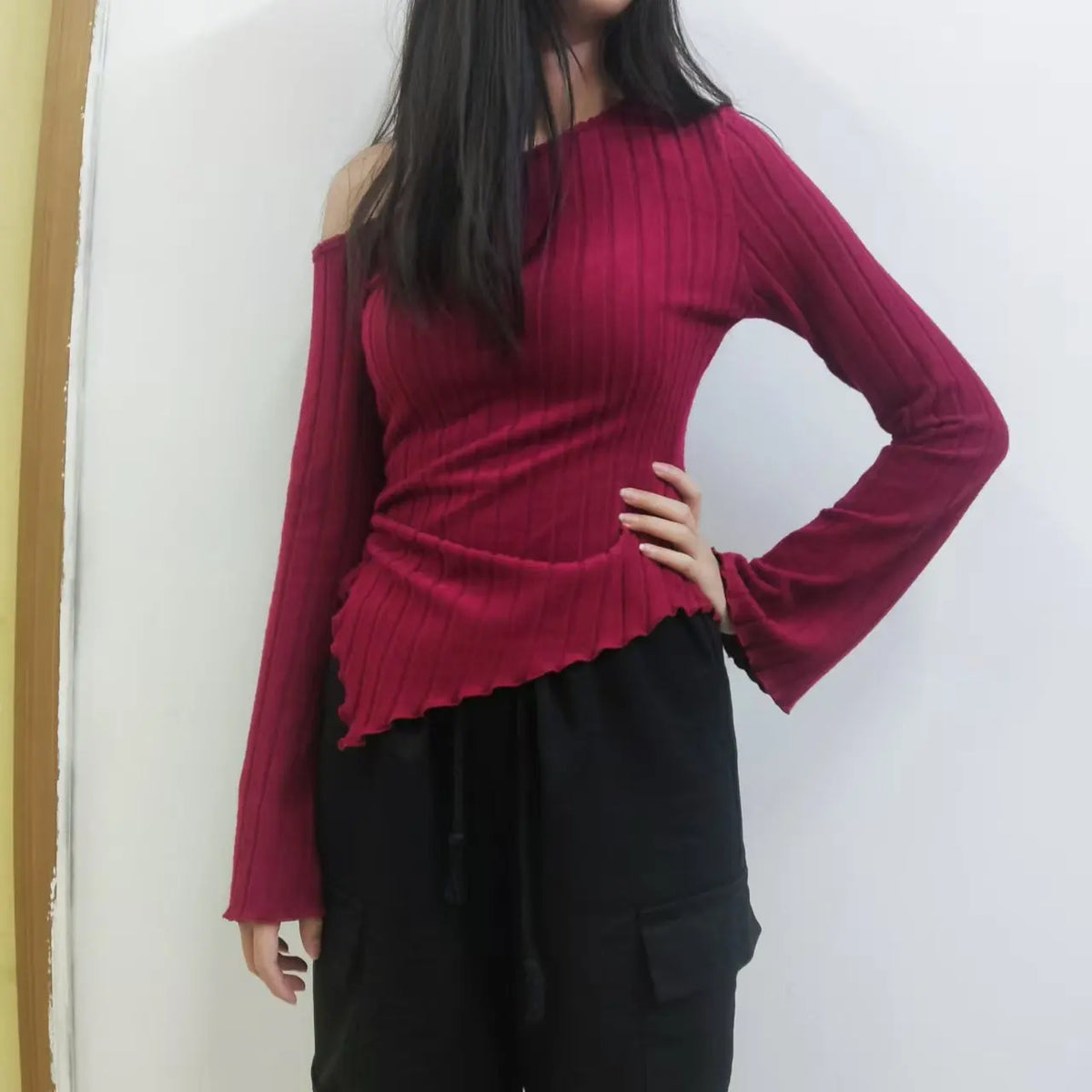 Women's Off-Shoulder Cross Long-Sleeved Slim Fit T-Shirt Asymmetrical Street Style Casual Elegant Top with Trumpet Sleeves