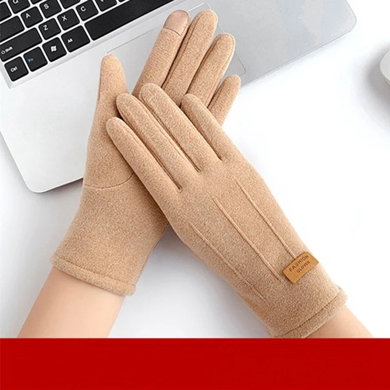 Warm Motorcycle Riding Gloves for Women: Fleece-Lined, Touchscreen-Compatible Design for Winter Outdoor Riding