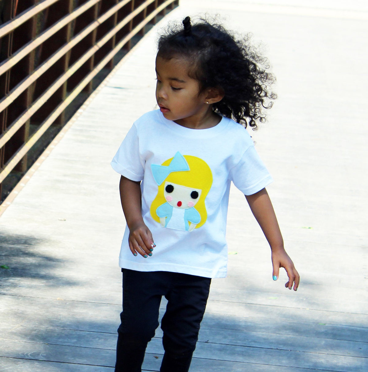 Alice - Alice's Adventure in Wonderland - Kids T-shirt
